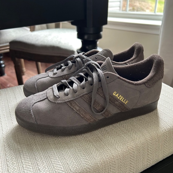 Adidas Grey Suede Gazelle Sneakers Trainers Warm Women's 8 / Men's 6.5 - Picture 2 of 7